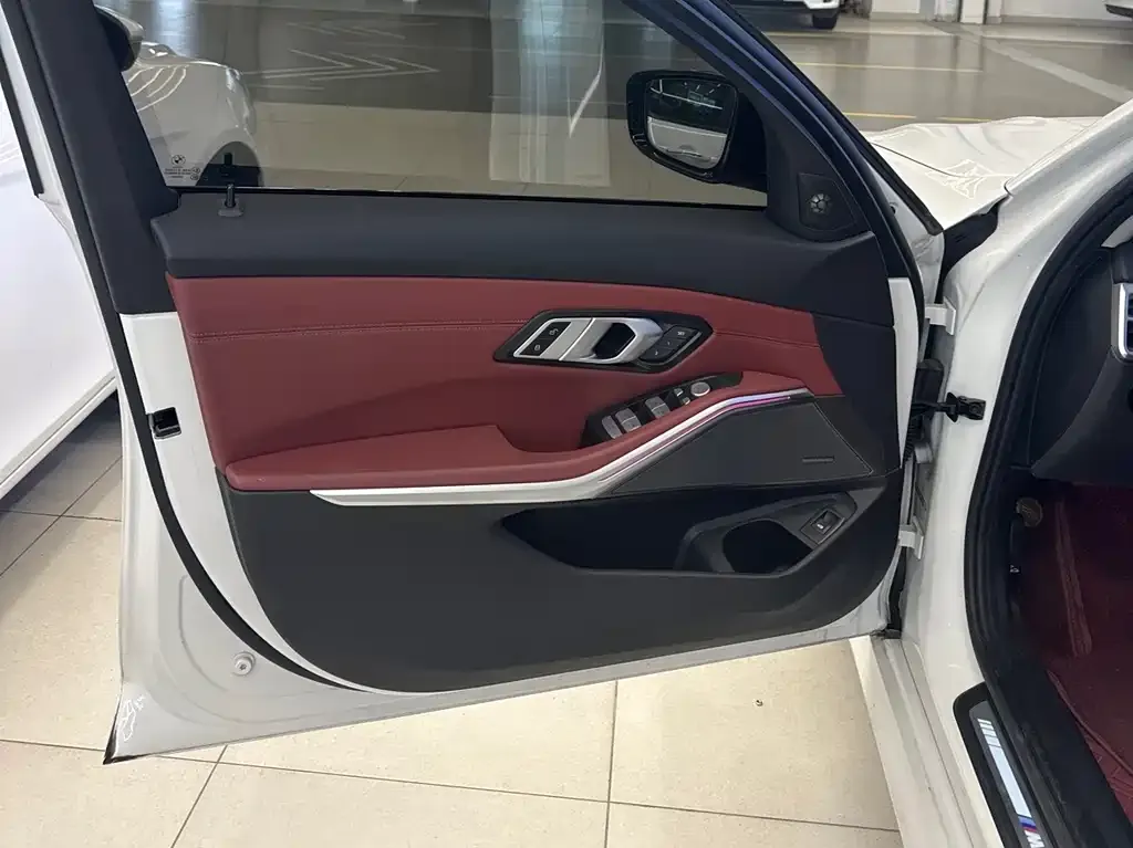 BMW 3 Series 2024 из CN, фото 3