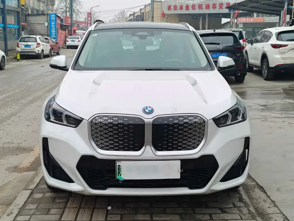 BMW iX1 2025 из CN, фото 6