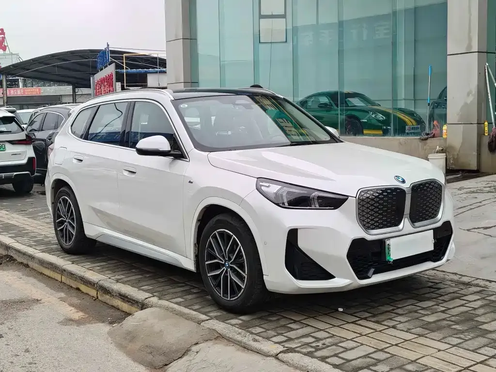 BMW iX1 2025 из CN, фото 5