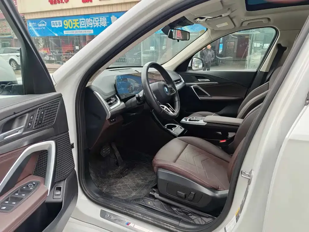 BMW iX1 2025 из CN, фото 4