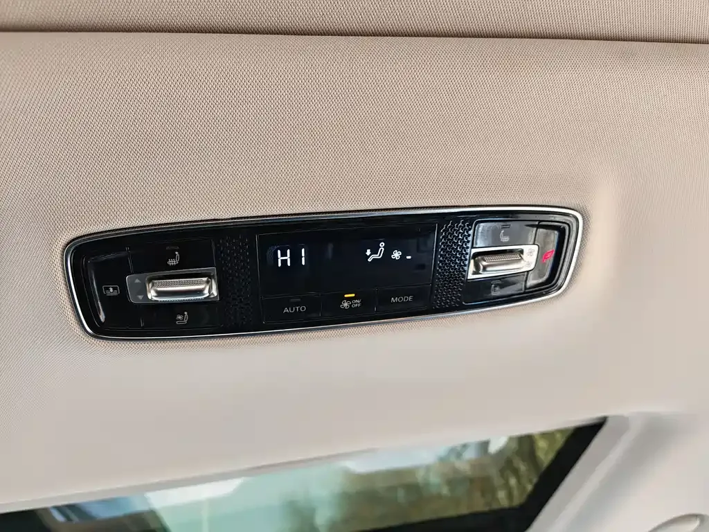 Roewe iMAX8 2021 из CN, фото 8