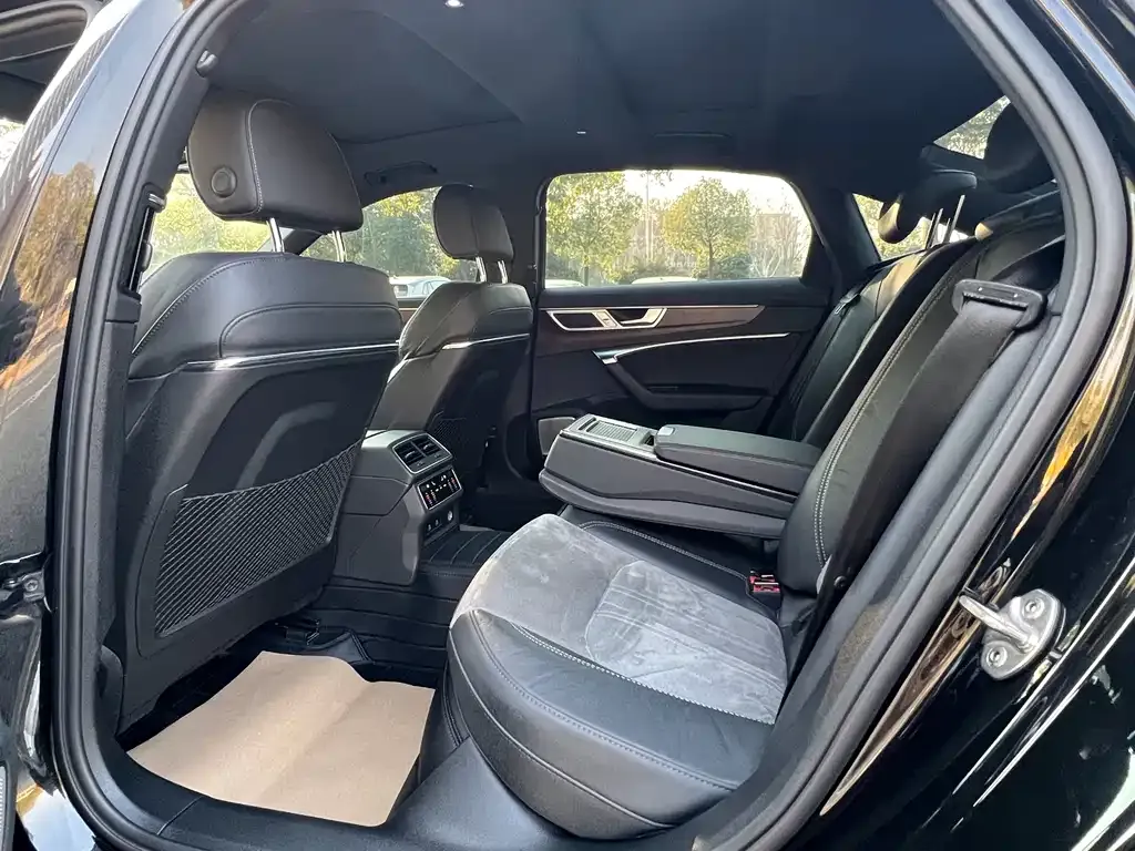 Audi A6L 2022 из CN, фото 5