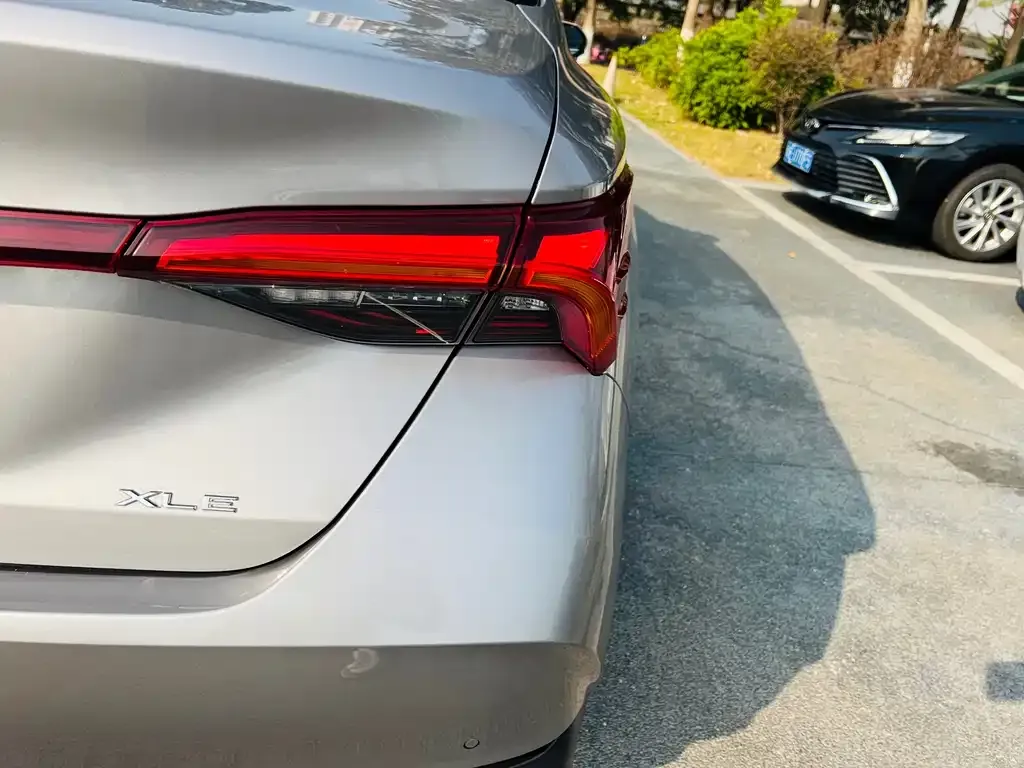 Toyota Avalon 2023 из CN, фото 2