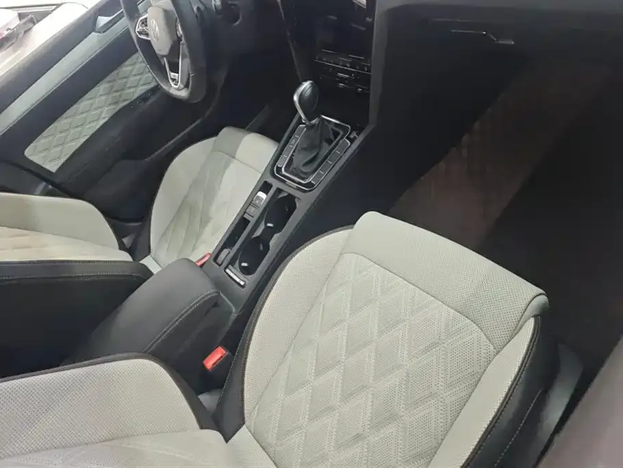 Volkswagen Magotan 2023 из CN, фото 2