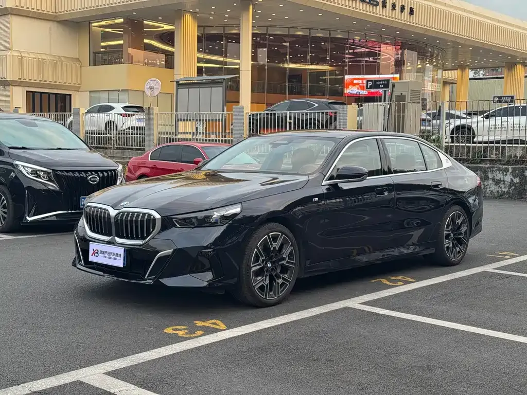 BMW 5 Series 2025 из CN, фото 1