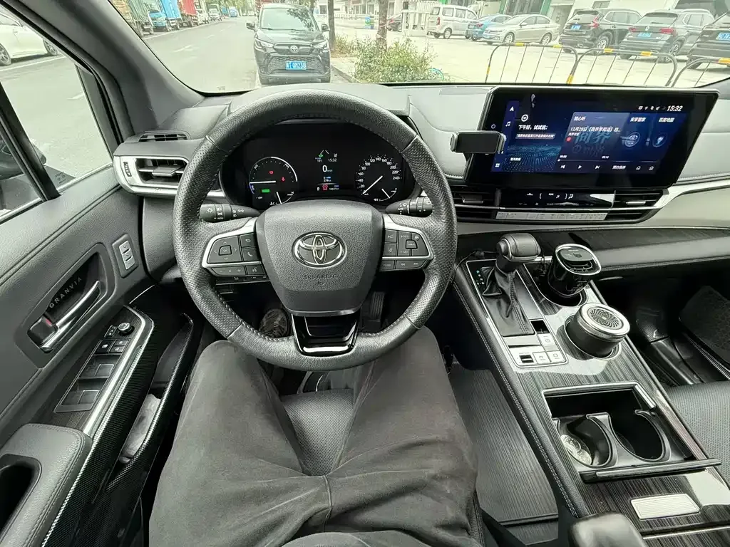 Toyota Granvia 2023 из CN, фото 3