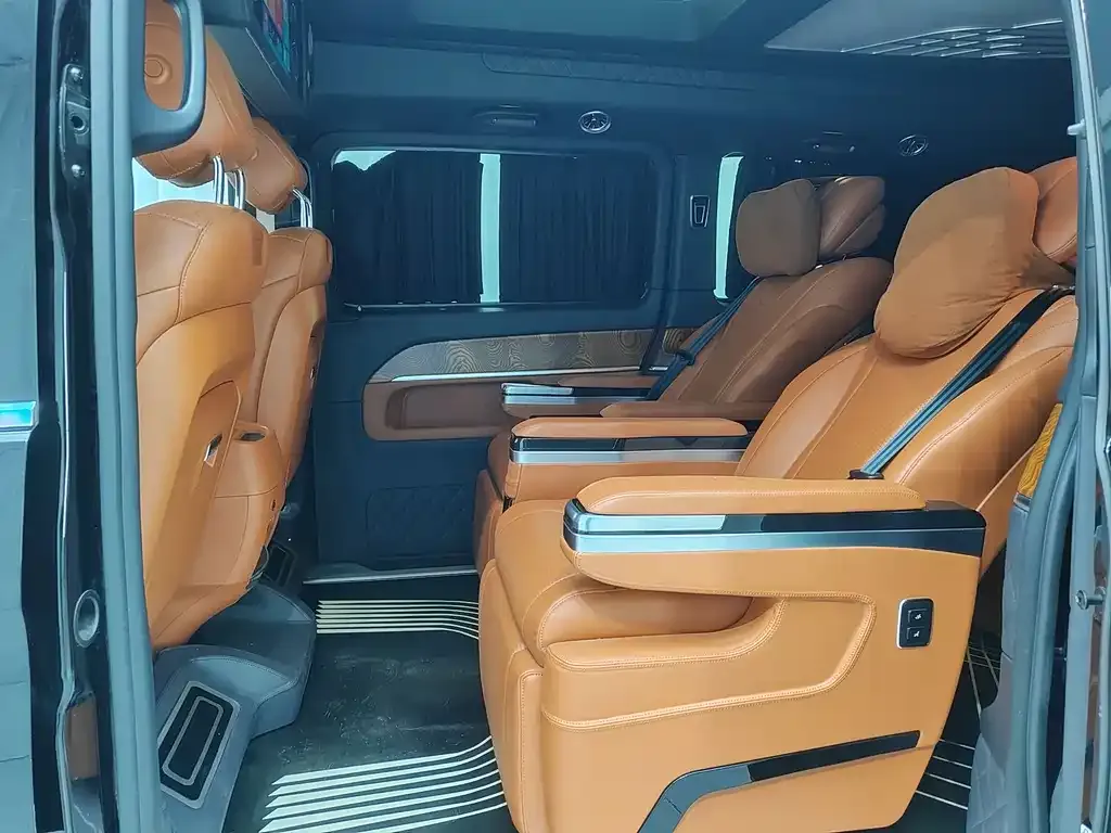 Mercedes-Benz V-Class 2024 из CN, фото 4