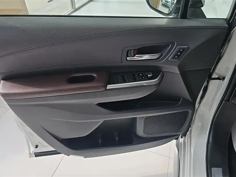 Toyota Granvia 2024 из CN, фото 3