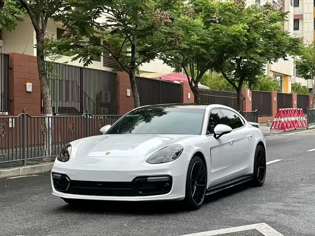 Porsche Panamera — фото 1
