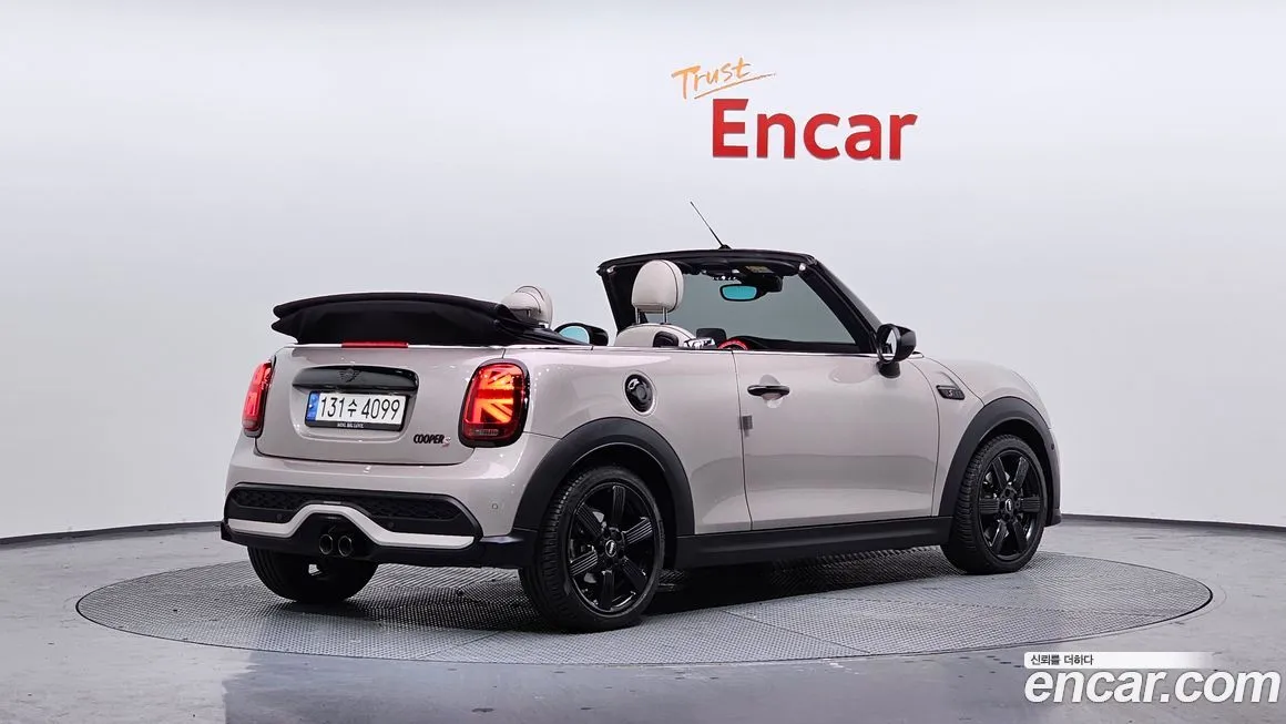 Mini Cooper Convertible 2023 из KR, фото 7