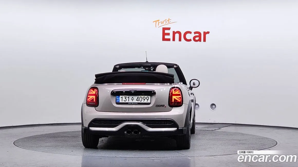 Mini Cooper Convertible 2023 из KR, фото 5