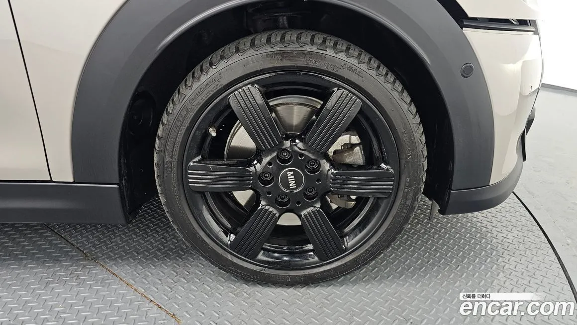 Mini Cooper Convertible 2023 из KR, фото 8