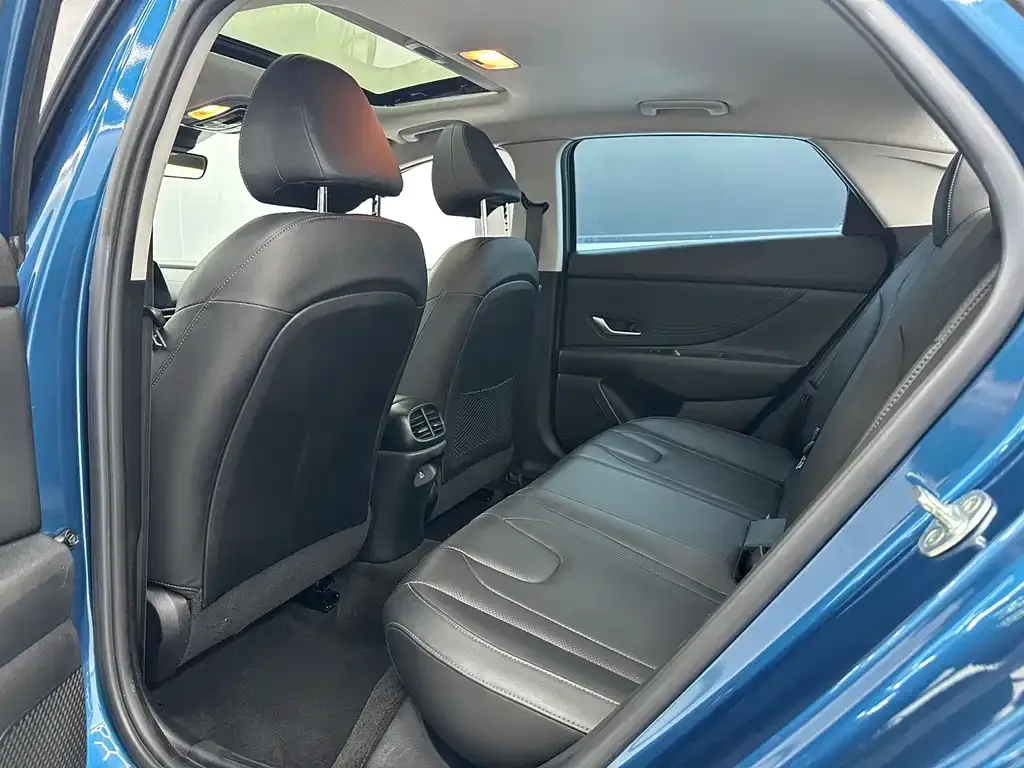 Hyundai Elantra 2022 из CN, фото 4