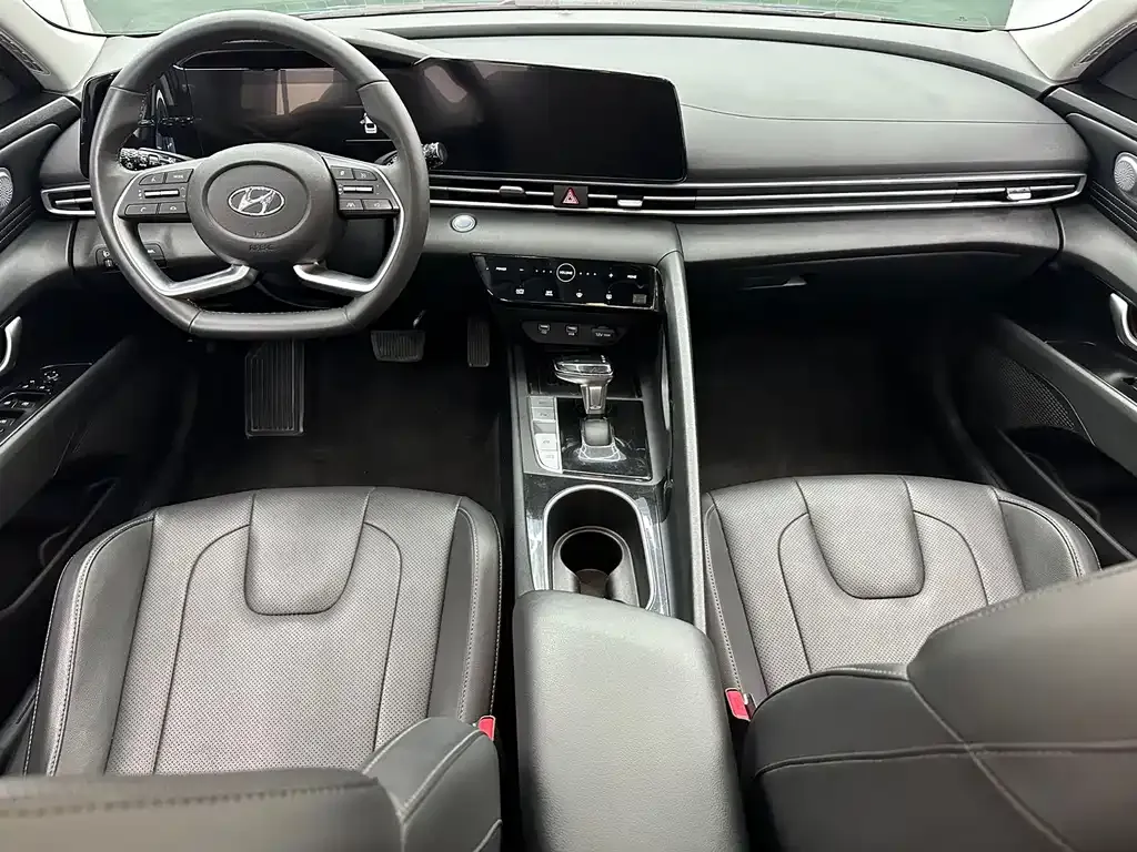 Hyundai Elantra 2022 из CN, фото 3