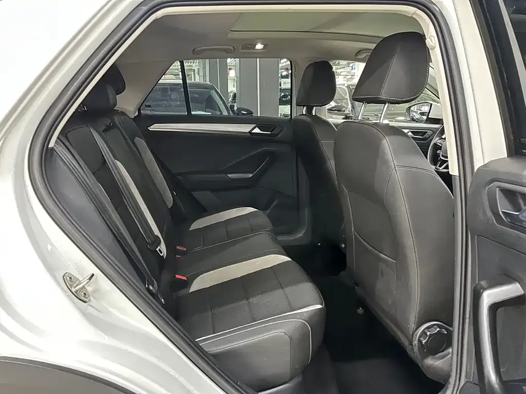 Volkswagen T-Roc 2023 из CN, фото 6
