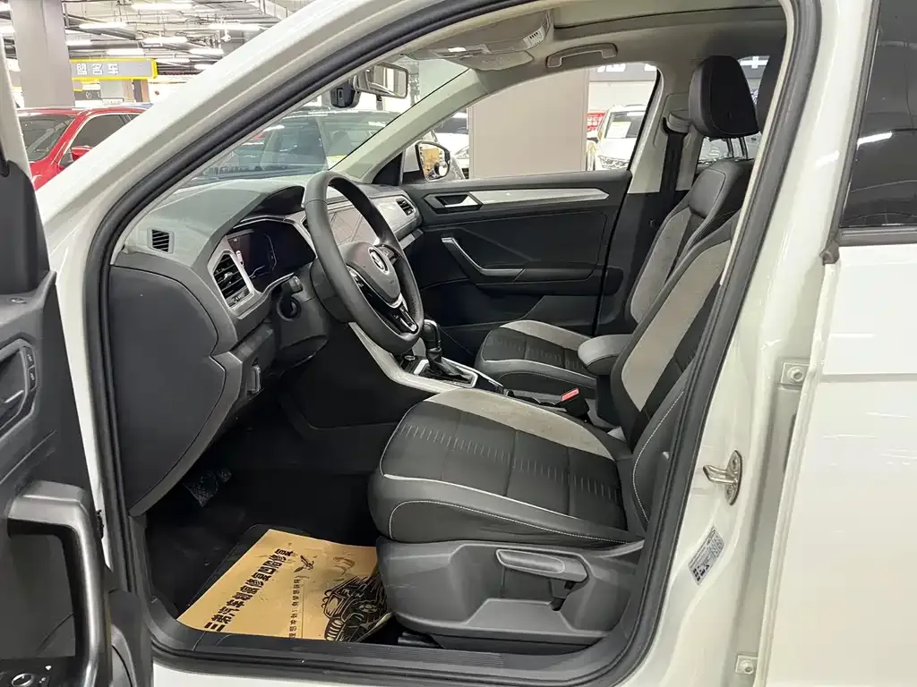 Volkswagen T-Roc 2023 из CN, фото 3