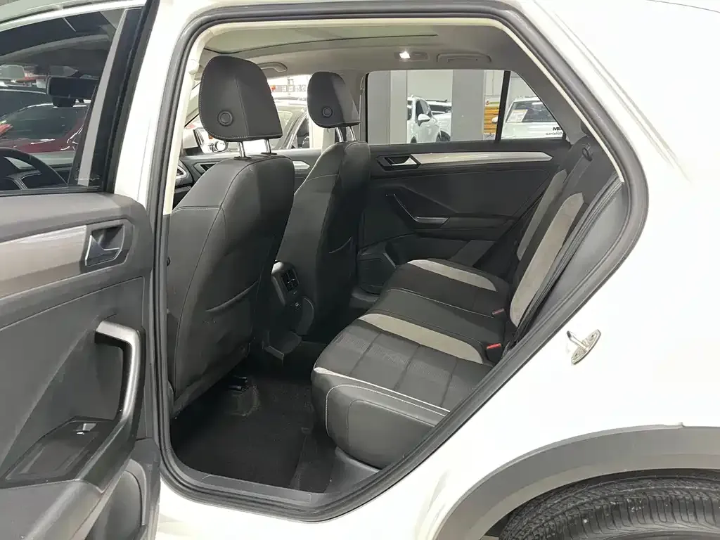 Volkswagen T-Roc 2023 из CN, фото 5