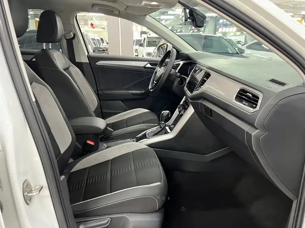 Volkswagen T-Roc 2023 из CN, фото 8