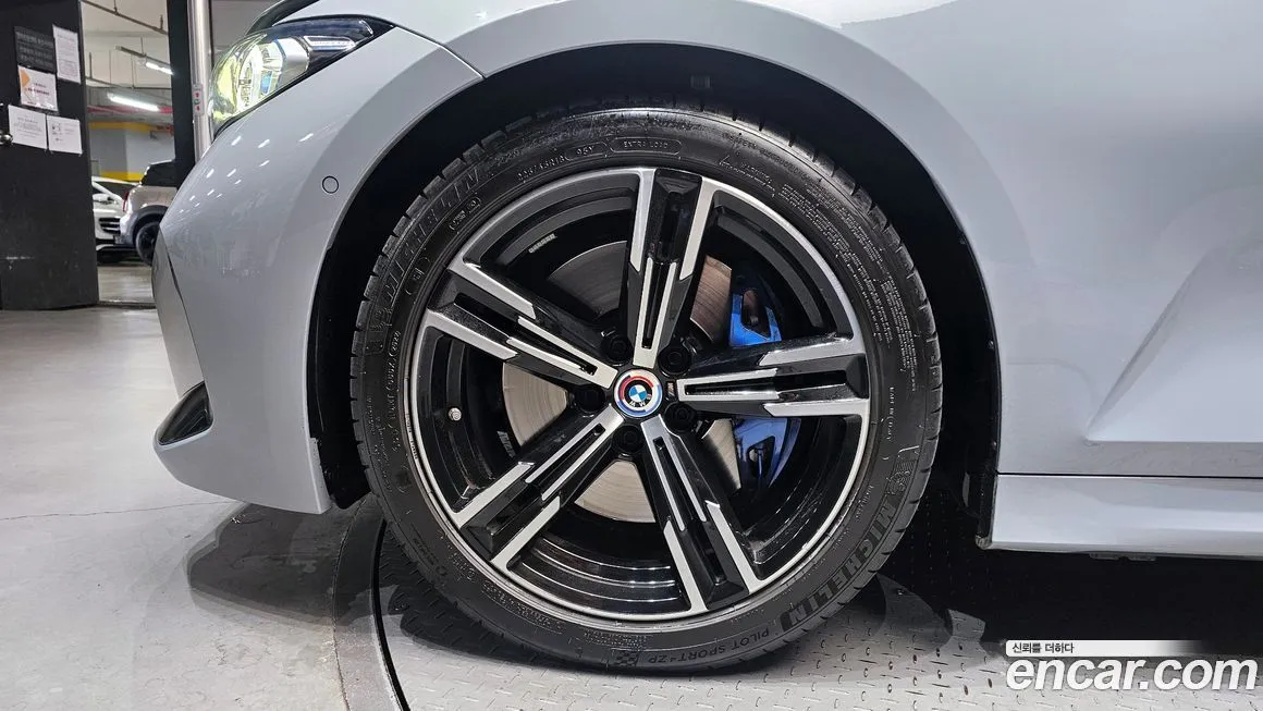 BMW 3-Series 2023 из KR, фото 8
