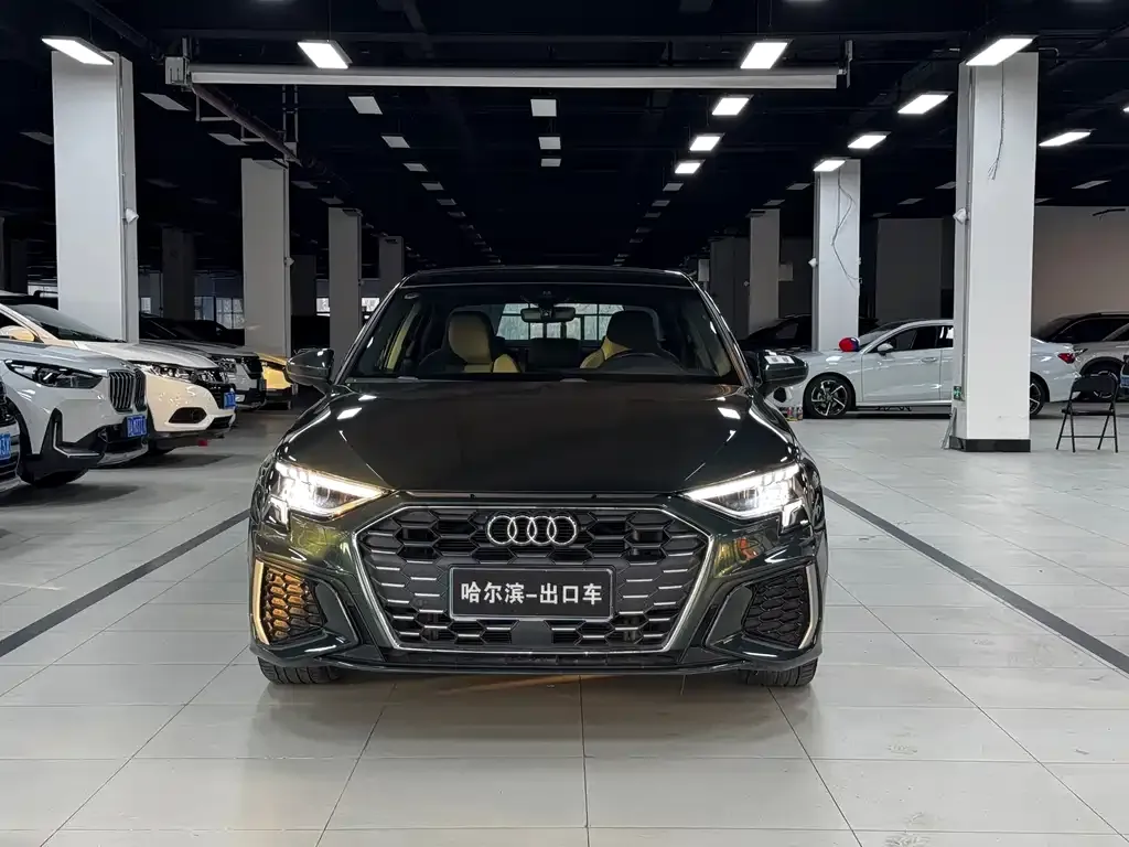 Audi A3 2023 из CN, фото 2