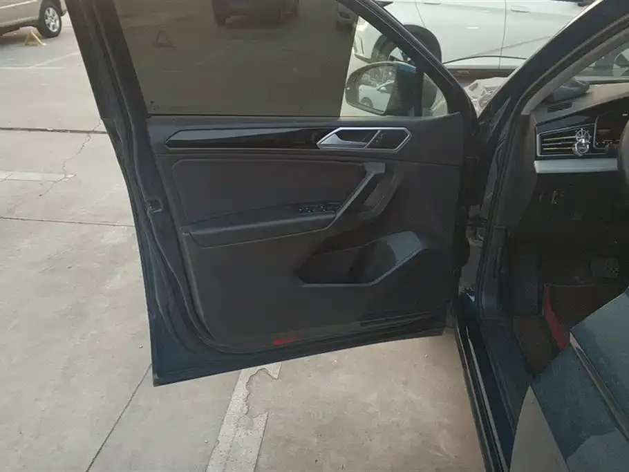 Volkswagen Tiguan L 2022 из CN, фото 3