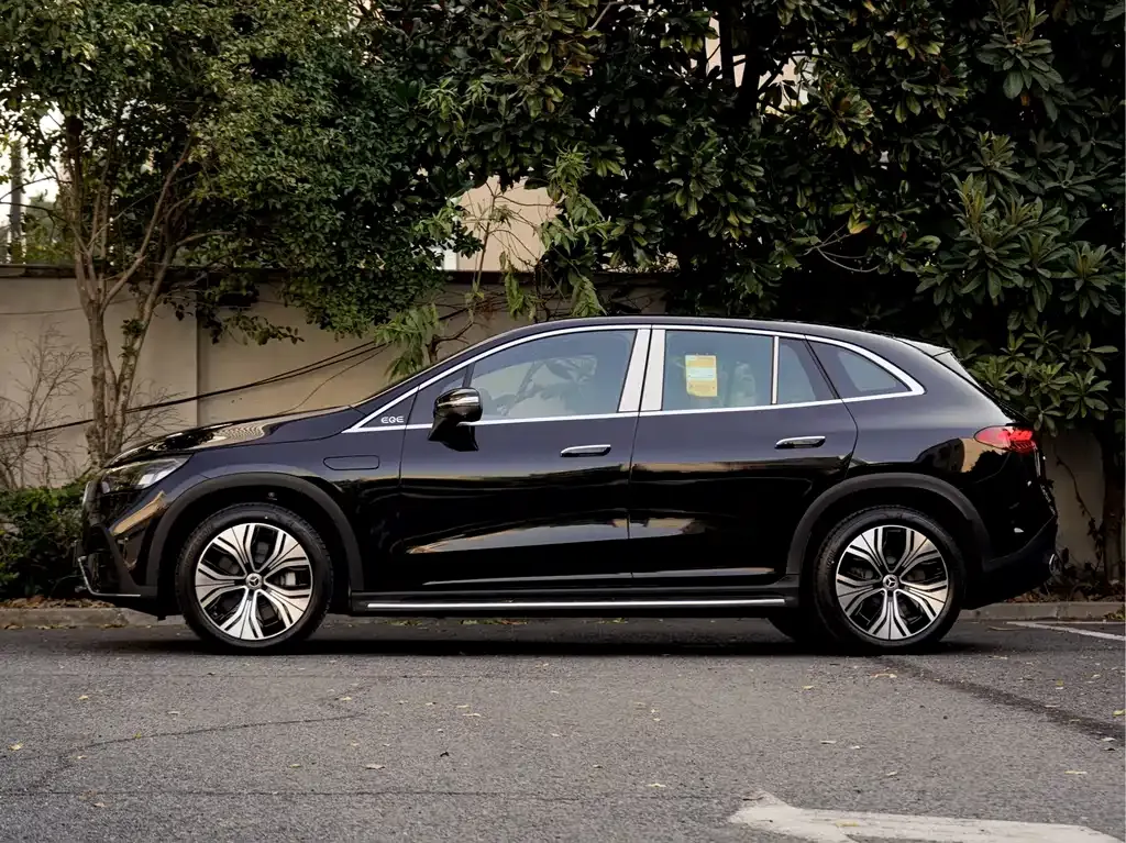 Mercedes-Benz EQE SUV — фото 10