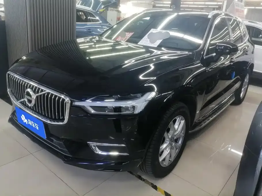 Volvo XC60 — фото 1