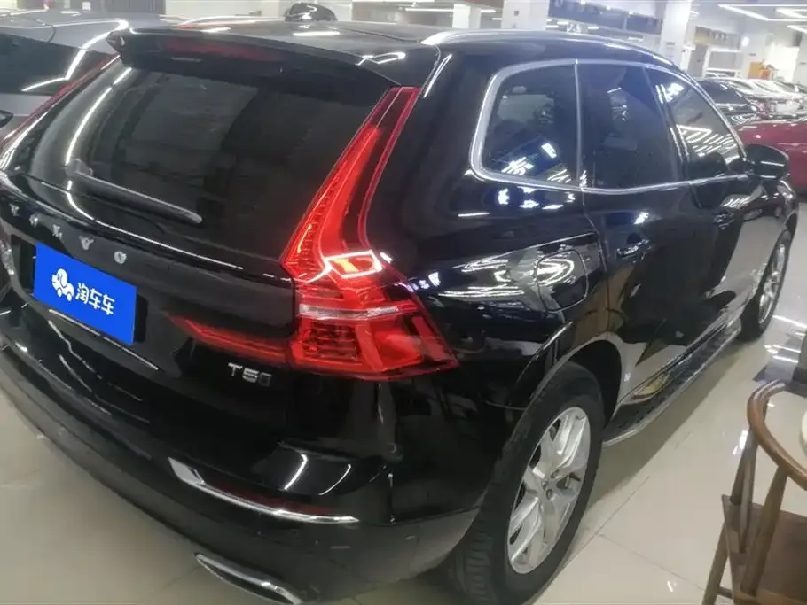 Volvo XC60 — фото 10