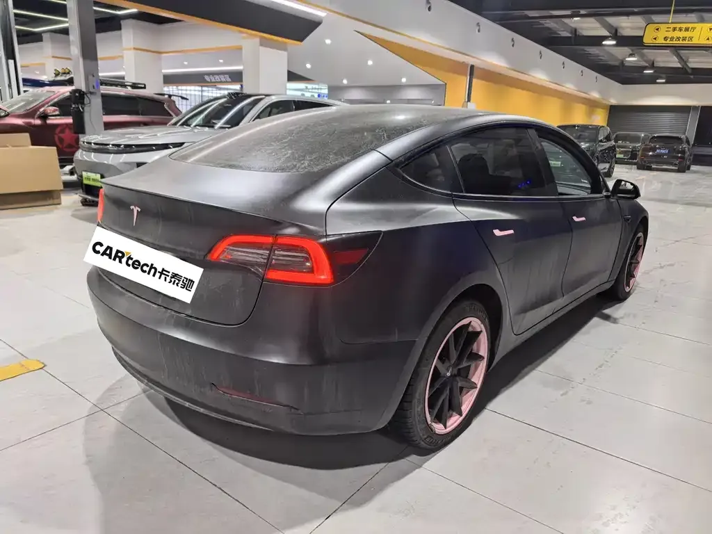Tesla Model 3 — фото 1