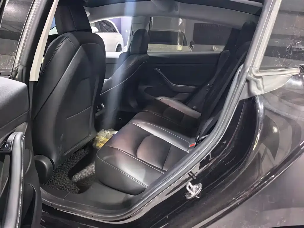 Tesla Model 3 — фото 4