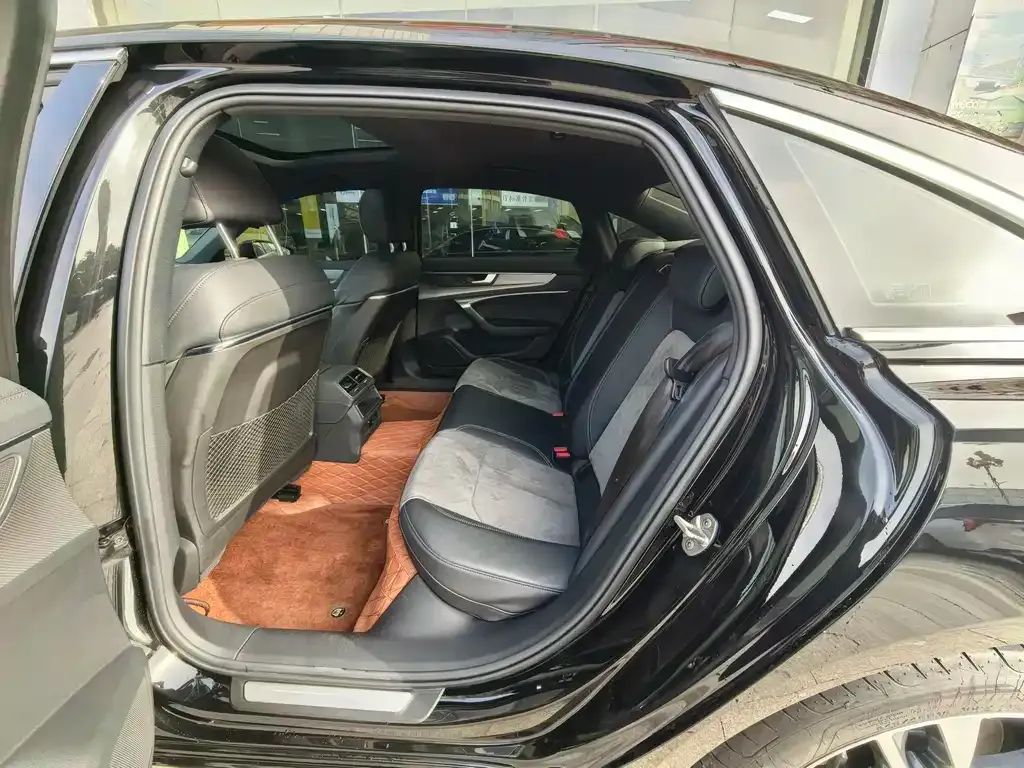 Audi A6L 2022 из CN, фото 4