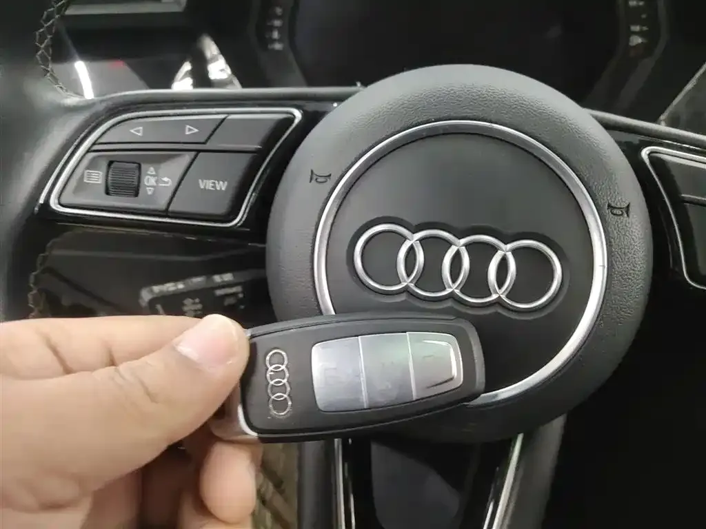 Audi A3 2023 из CN, фото 2