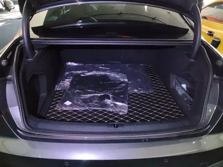 Audi A4L 2021 из CN, фото 8