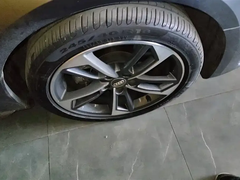 Audi A4L 2021 из CN, фото 2