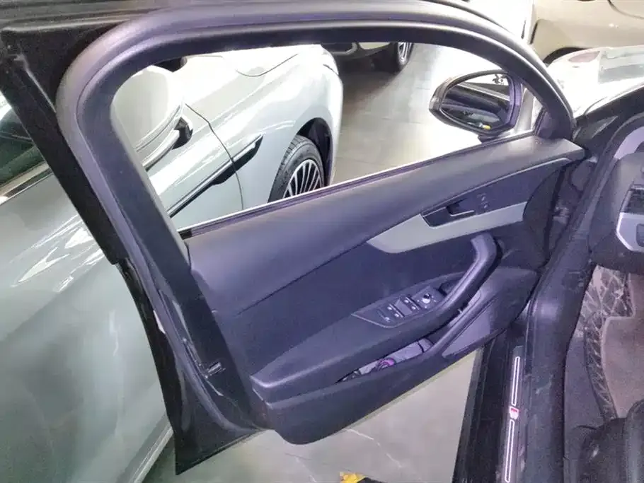 Audi A4L 2021 из CN, фото 5