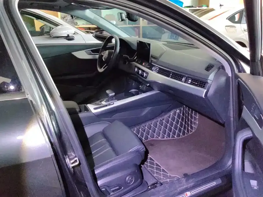 Audi A4L 2021 из CN, фото 9