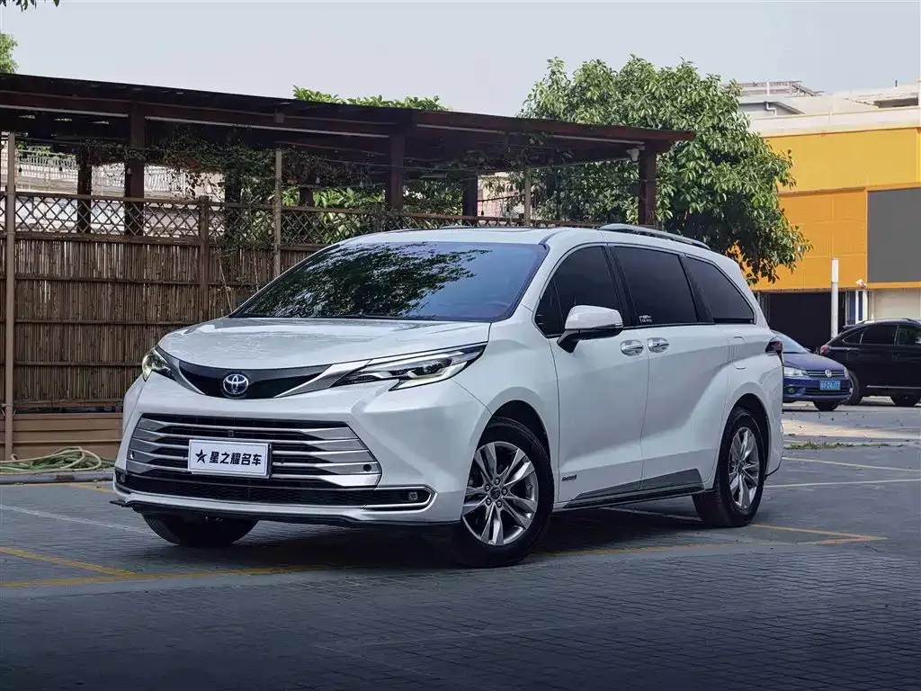 Toyota Sienna 2022 из CN, фото 1