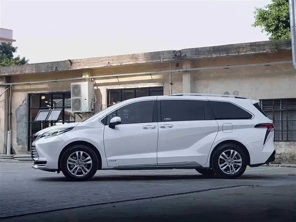Toyota Sienna 2022 из CN, фото 3