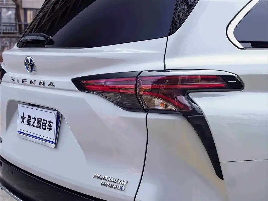 Toyota Sienna 2022 из CN, фото 2