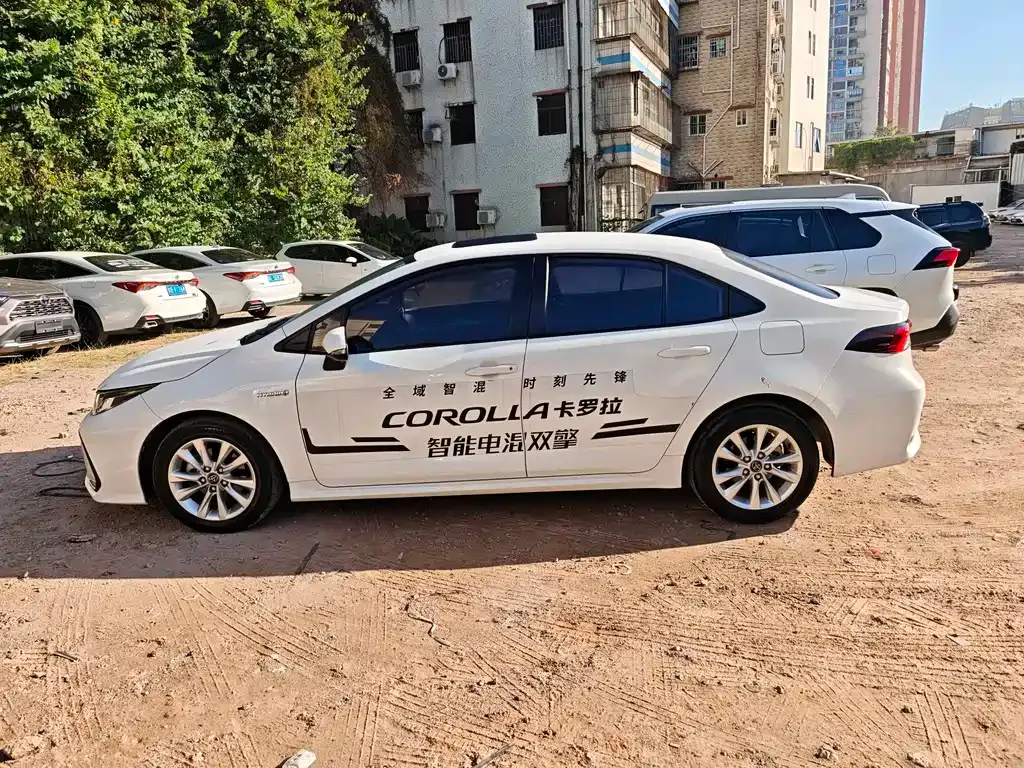 Toyota Corolla — фото 8