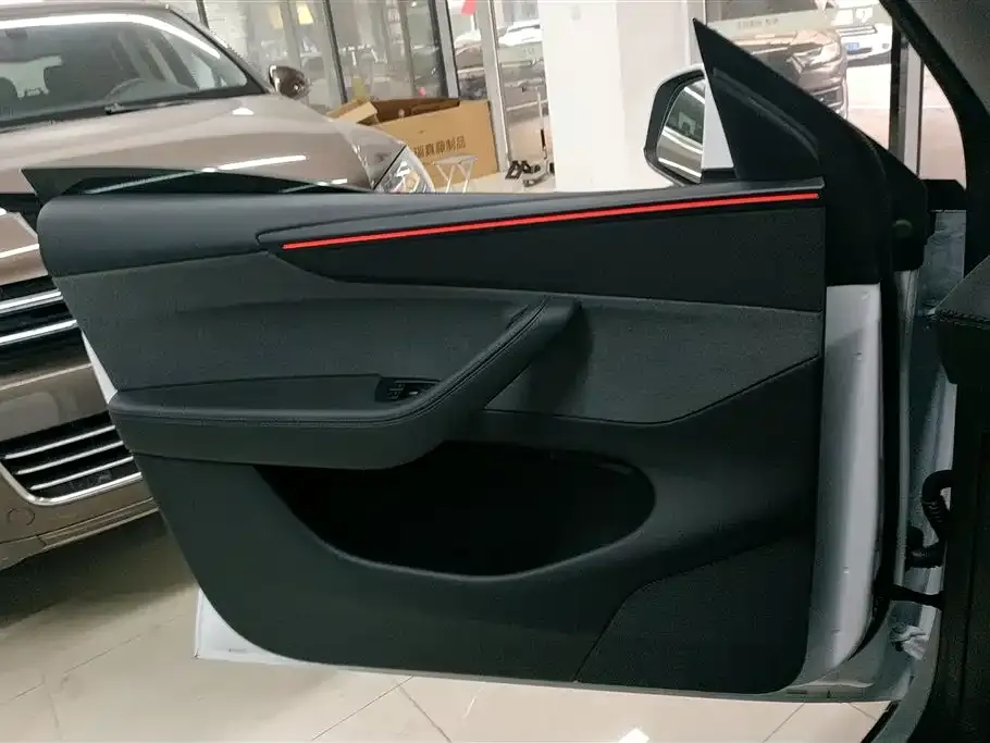 Tesla Model Y 2025 из CN, фото 9