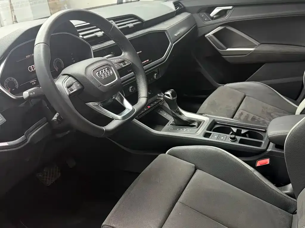 Audi Q3 2023 из CN, фото 4