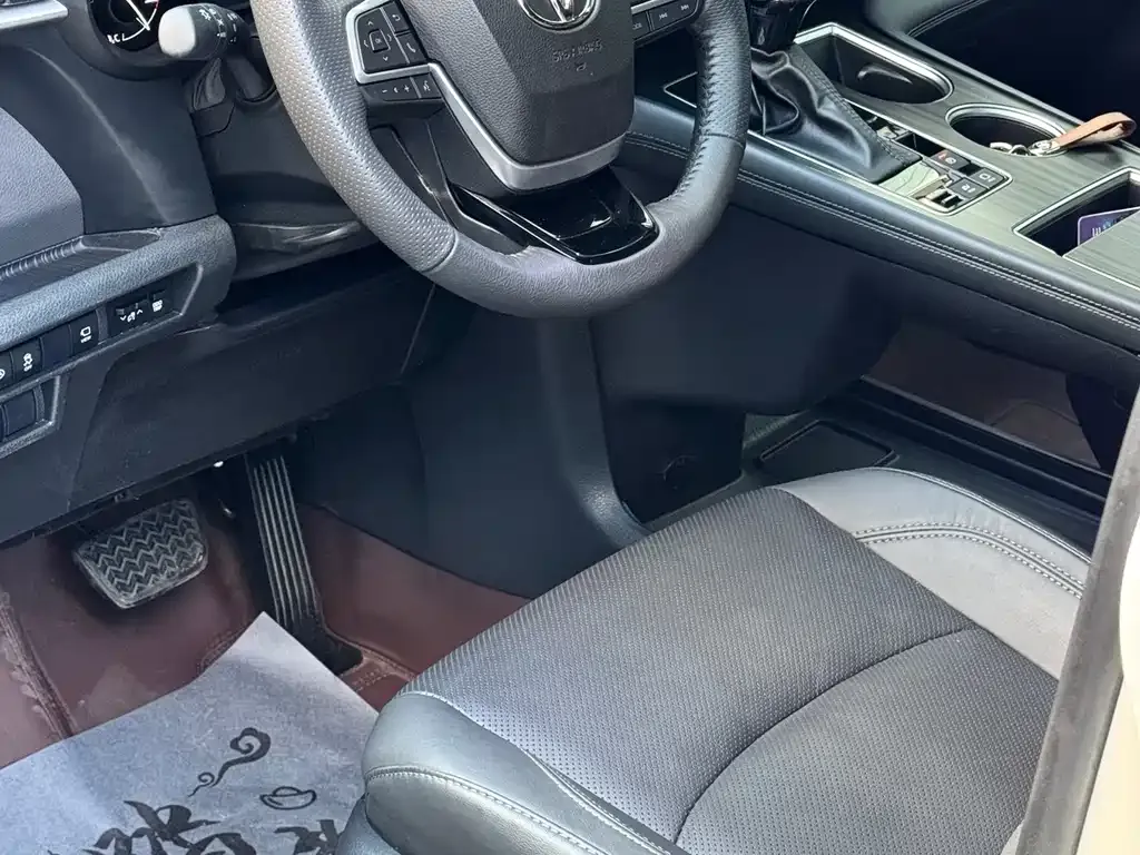 Toyota Sienna — фото 3