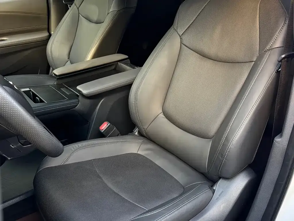 Toyota Sienna — фото 9