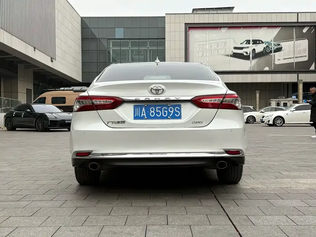 Toyota Camry — фото 8