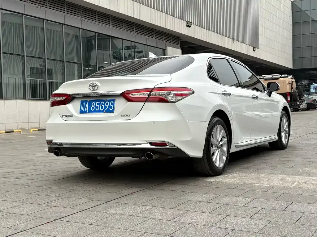 Toyota Camry — фото 6