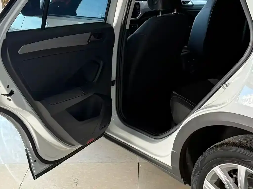 Volkswagen T-Roc 2023 из CN, фото 7