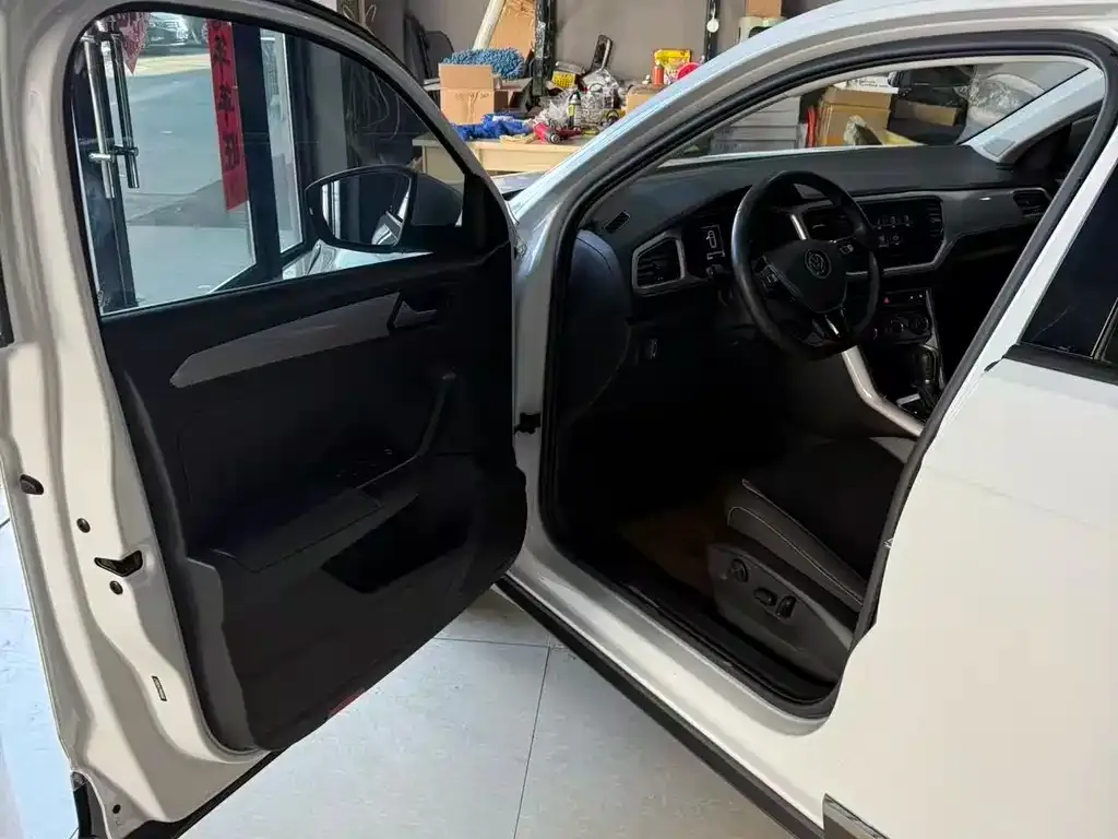 Volkswagen T-Roc 2023 из CN, фото 9