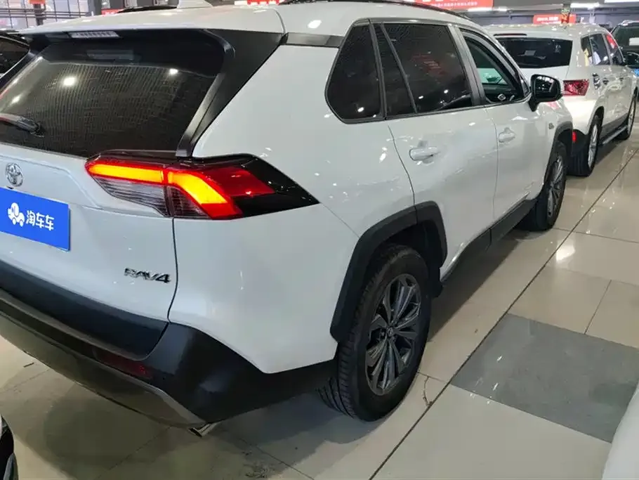 Toyota RAV4 2024 из CN, фото 2