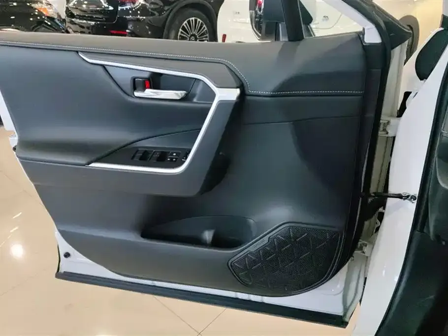Toyota RAV4 2024 из CN, фото 9